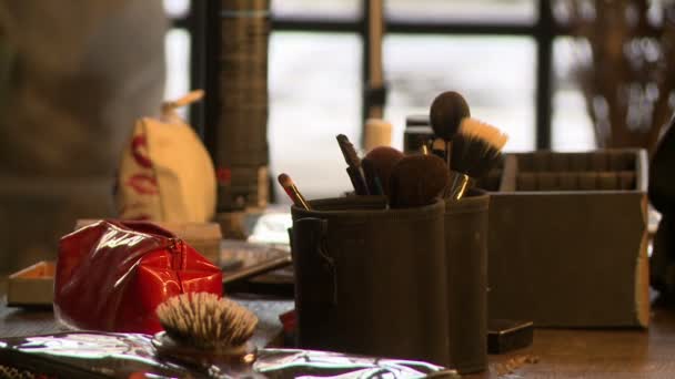 View of makeup artist puts brush in beautician — Stock Video