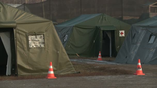 Sahada askeri çadırlar — Stok video