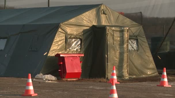 Tienda en el campamento militar — Vídeo de stock