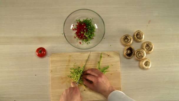 Doldurma mantar hazırlamak için ilk kişi görünümü — Stok video