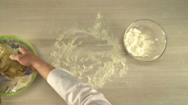 Şef hamuru haddeleme için tablo flouring görünümünü