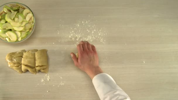 A tésztát kézi vágás. — Stock videók