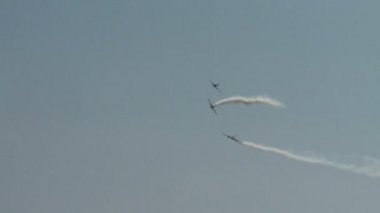 Akrobasi. Görünüm uçakların havada dönüş yapmak