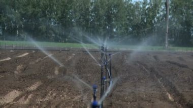 Çiftlikte sulama tarım sistemi