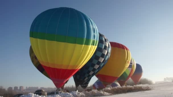 Balões de ar quente coloridos antes de começar — Vídeo de Stock