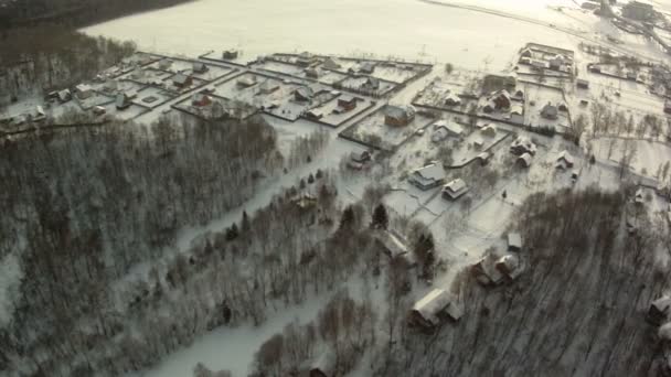 Visa från luftballong över landsbygden på vintern — Stockvideo