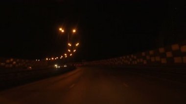 Gece tünel yol.