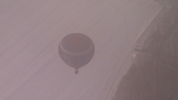 Top view of hot air balloon flying in winter — Stock Video