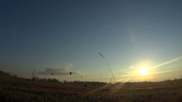 Balloon on the ground. — Stock video