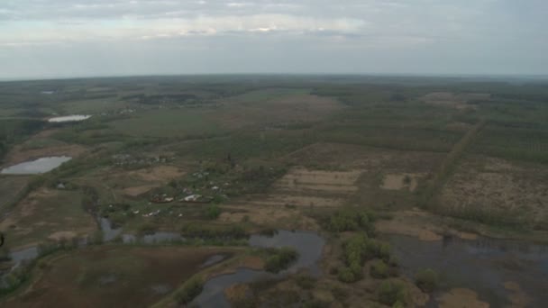 Campo e aldeias paisagem vista aérea . — Vídeo de Stock