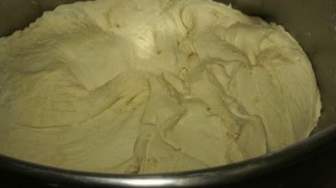 Ekmek imalatı. Döküm önce bitmiş hamur