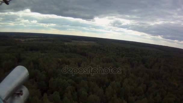 Vue de la fenêtre de l'hélicoptère — Video