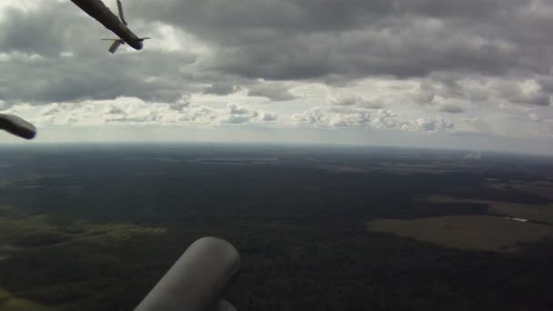 Pohled z vojenského vrtulníku — Stock video