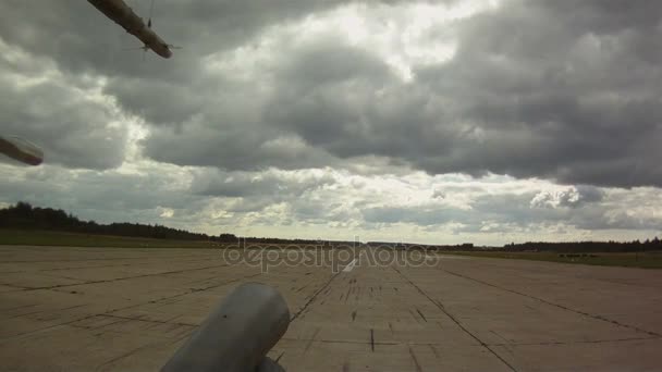 Elicottero militare in decollo — Video Stock