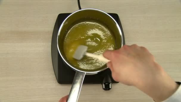 Schokoglasur kochen. — Stockvideo