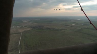 Sıcak hava balon hava görünümünü alan ve evler