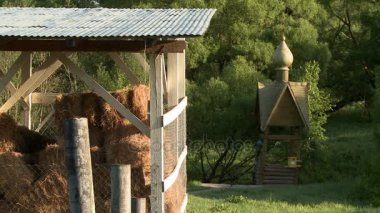 Bir out-of-doors kulübede stoklanmayacaktır saman balya görünümünü