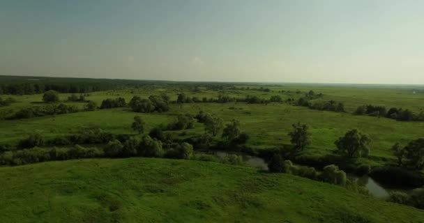 Vue aérienne d'un paysage russe ensoleillé 