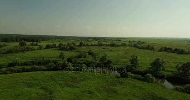 Vue aérienne d'un paysage russe ensoleillé — Video
