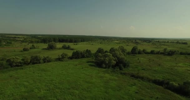 Vue aérienne d'un paysage russe ensoleillé 