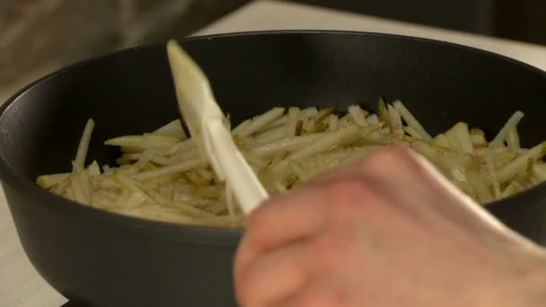 View of pear filling frying process — 비디오