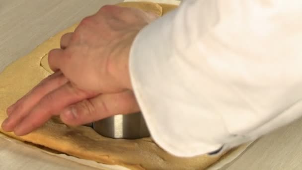 Blick auf den Prozess der Kuchenbildung — Stockvideo