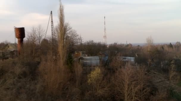 Video aereo di un quartiere cittadino, ponte e fiume — Video Stock