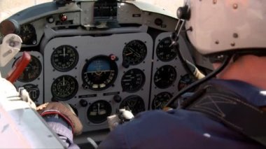 Bir uçak kabin video Pilot