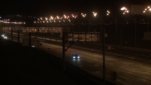 Міська магістраль на нічному відео. — стокове відео