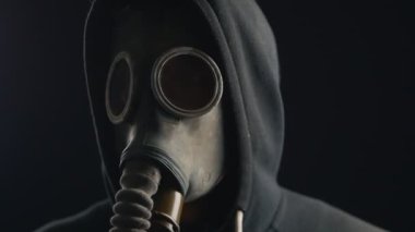 Gaz Maskeli bir adam portresi kapatın