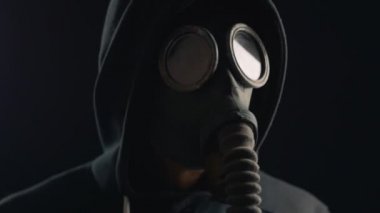 Gaz Maskeli bir adam portresi kapatın
