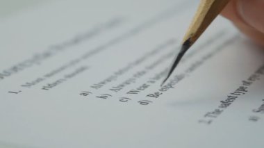test görevi doğru cevap adam seçer
