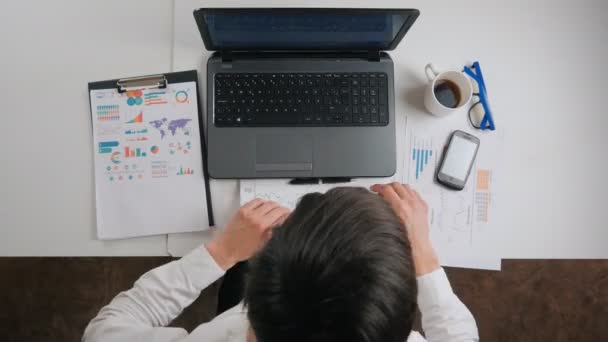 Homme d'affaires multitâche occupé dans le bureau, timelapse — Video