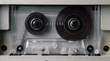 Ses kaset oynuyor. Döngü sorunsuz imkanı. Alfa mat içerir.