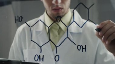 Adam bilim adamı çizim organik kimyasal formüller camına mı