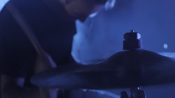 Close-up of a young male drummer playing on a drum set. Music video punk, heavy metal or rock group. — Stock Video