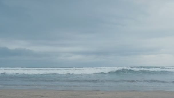 Oceanic view with big waves on Bali, time-lapse — Stock Video