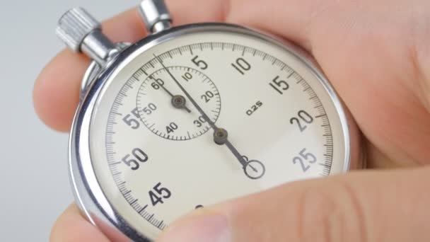 Uma pessoa iniciando um cronômetro no fundo branco — Vídeo de Stock