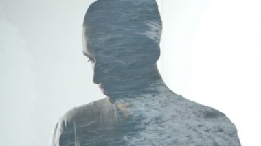 Çift pozlama insan ve hava sahil şeridi. Adam ve okyanus dalgaları Çift Kişilik Fuar