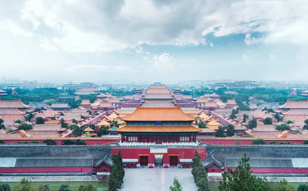 La Ciudad Prohibida bajo el cielo azul en Beijing — Foto de Stock