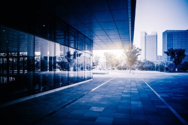 Modern bina ile boş alanı 