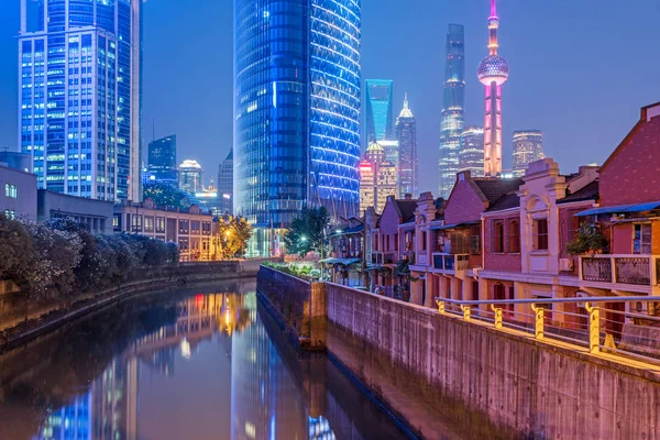 Shanghai Lujiazui financial district at night — Stock Photo, Image