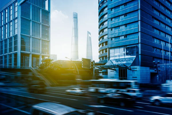 Schneller Verkehr auf der Straße in Shanghai — Stockfoto