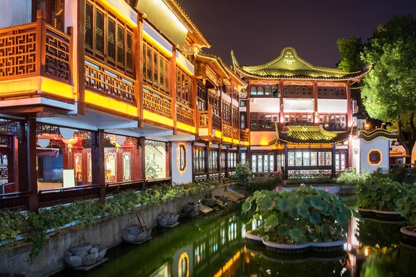 Temple de Shanghai ville dieu la nuit — Photo