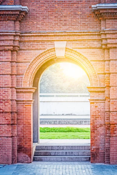 Arch Door In Stone Wall — Stock Photo, Image