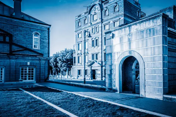 Empty square of vintage architecture in Shanghai — Stock Photo, Image