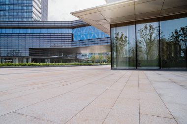 boş asfalt yol ile cityscape ve Shanghai manzarası, gece.