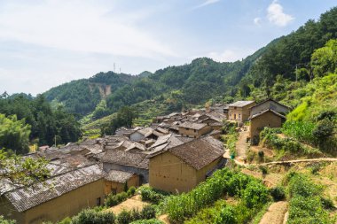 Çin eski köy evlerinin çatılar.