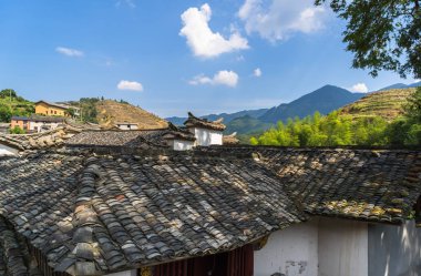 Çin eski köy evlerinin çatılar.