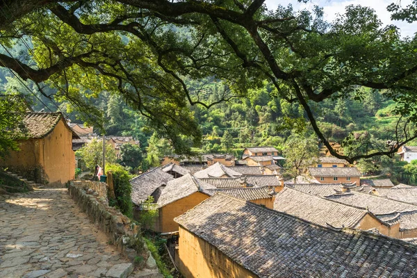 Techos de casas de pueblo antiguas chinas . —  Fotos de Stock